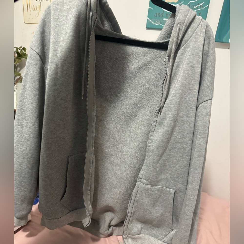 Oversized grey zip